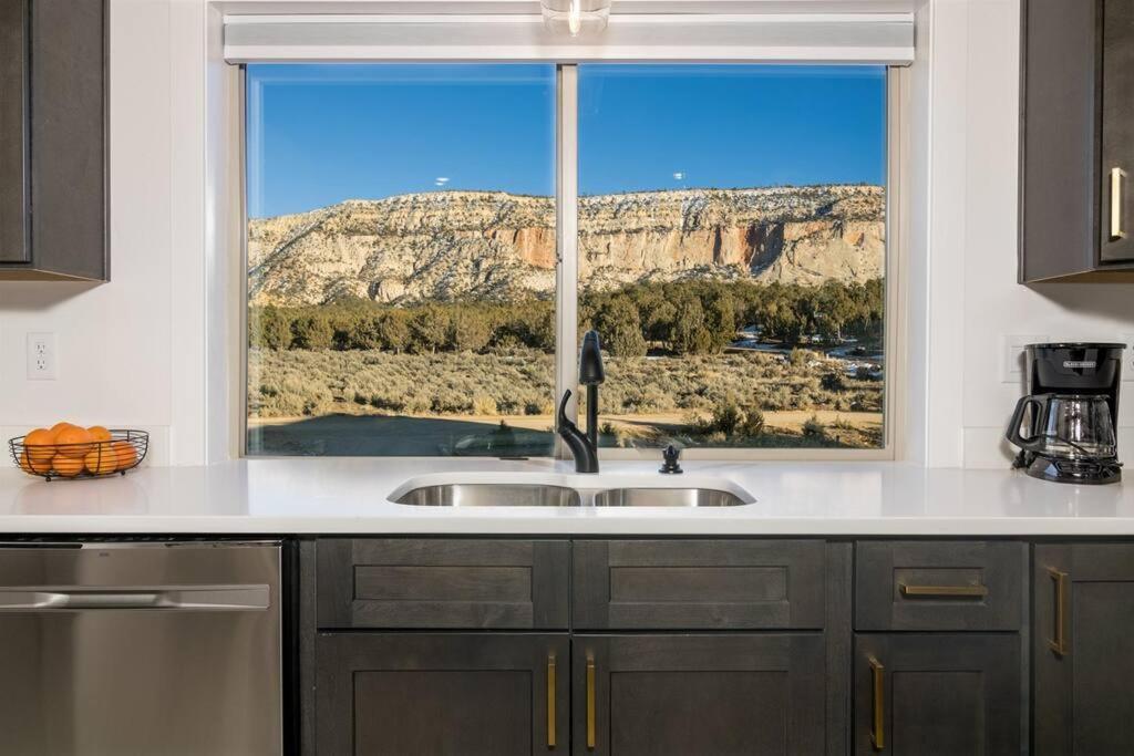 Villa Painted Cliffs-Hot Tub, Amazing Views Between Zion And Bryce Orderville Exterior foto