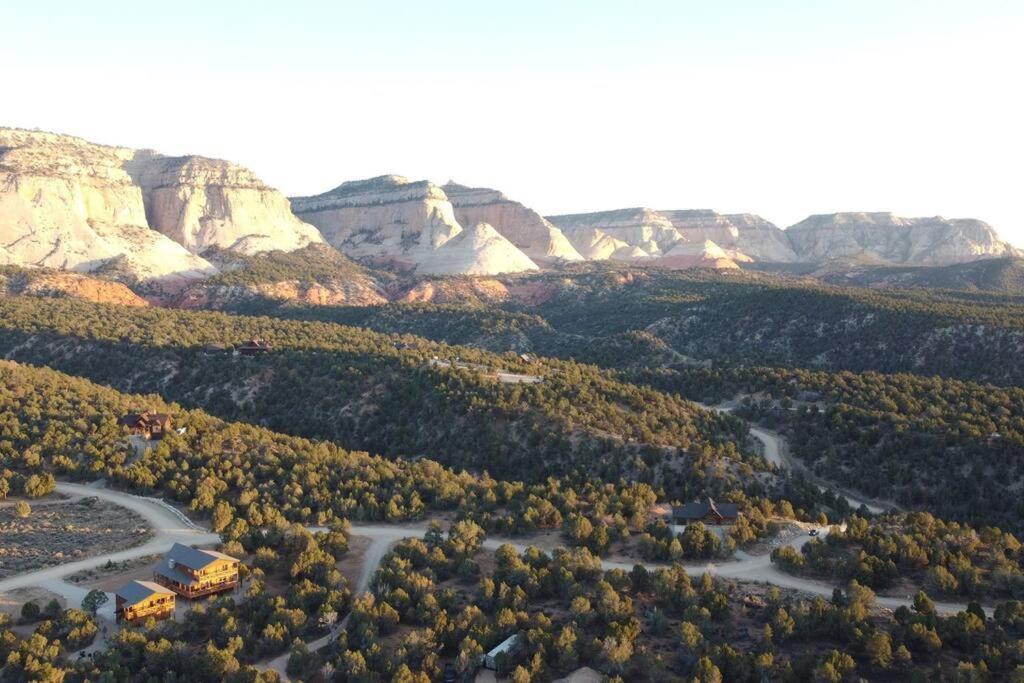 Villa Painted Cliffs-Hot Tub, Amazing Views Between Zion And Bryce Orderville Exterior foto